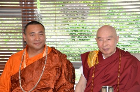 净土法门法师:丽江仲巴活佛送我一部藏密专修净土法门的经典 净土法门法师:丽江仲巴活佛送我一部藏密专修净土法门的经典