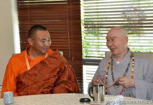 净土法门法师:丽江仲巴活佛送我一部藏密专修净土法门的经典 净土法门法师:丽江仲巴活佛送我一部藏密专修净土法门的经典